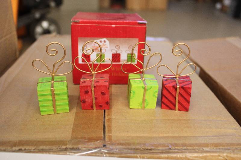 48 Retail packaged gift photocard holders