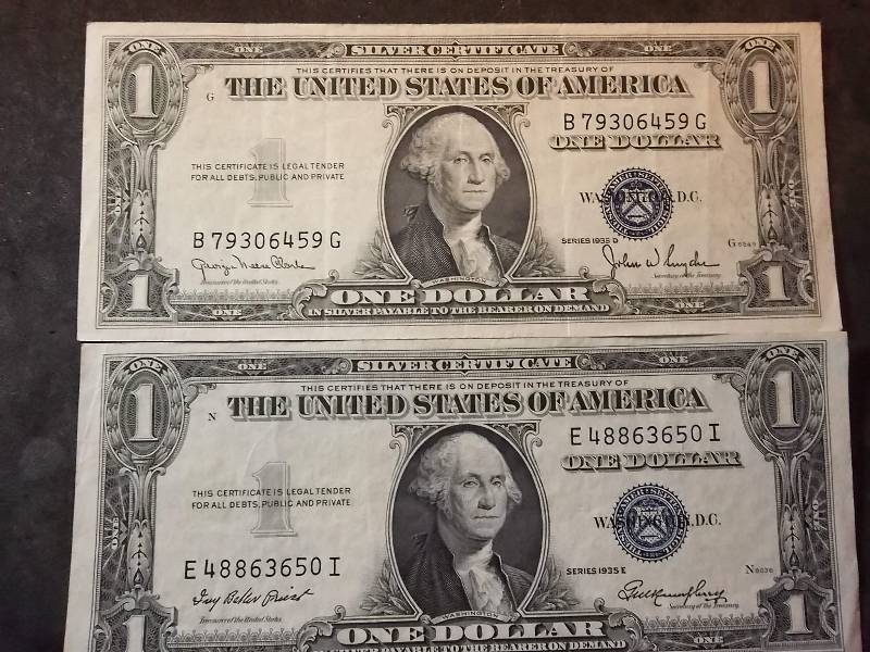 2 US One Dollar Silver Certificates 1935 D & E Series