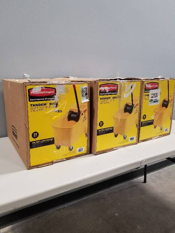 lot 62 image: Rubbermaid Commercial Products 31 qt. Tandem Mop Bucket (3)