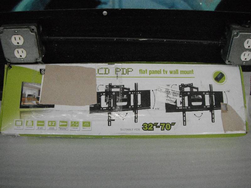 lot 5 image: TV Wall Mount