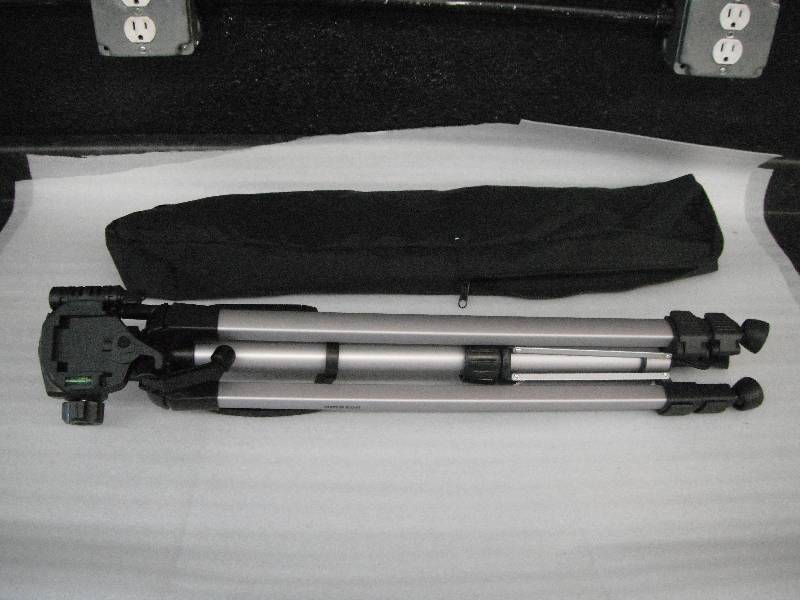 lot 10 image: Camera Tripod