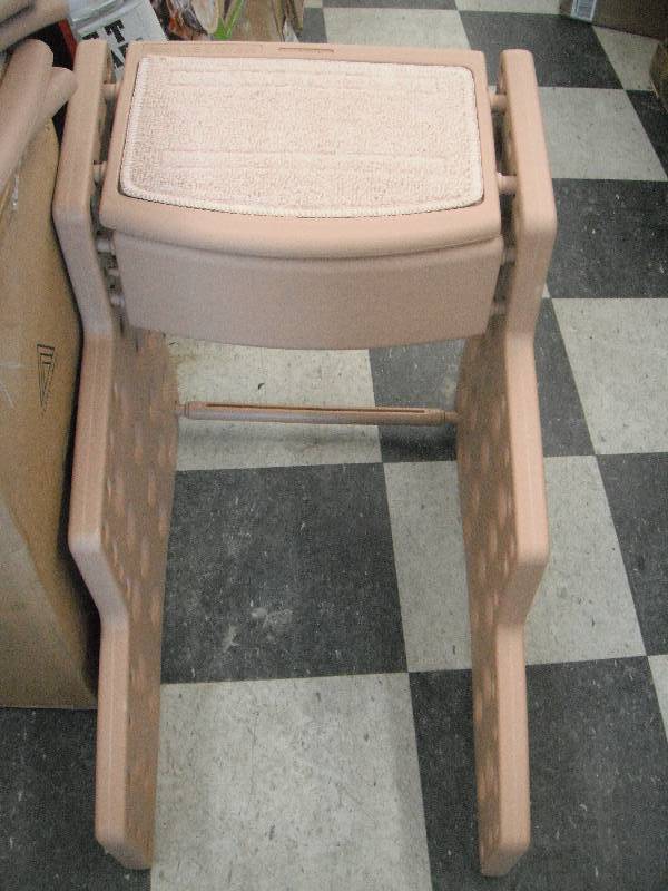 lot 13 image: Pet Stairs