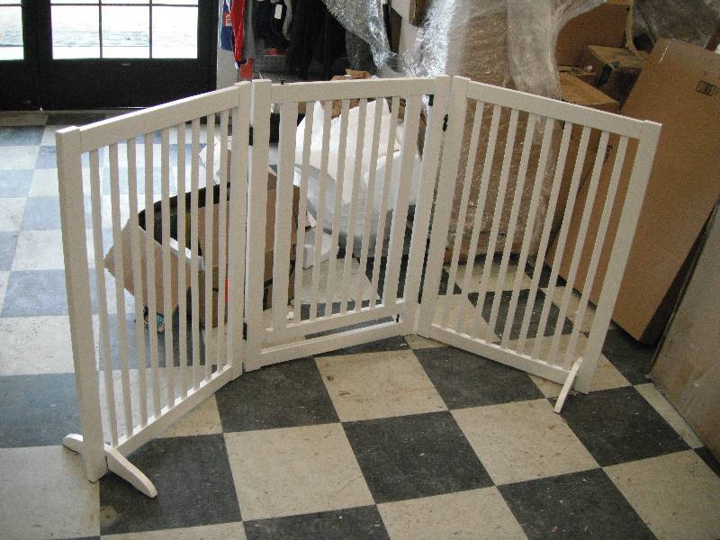 lot 30 image: Pet Gate