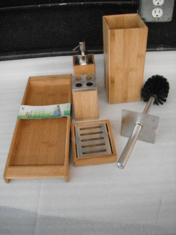 lot 86 image: Bamboo Bathroom Decor