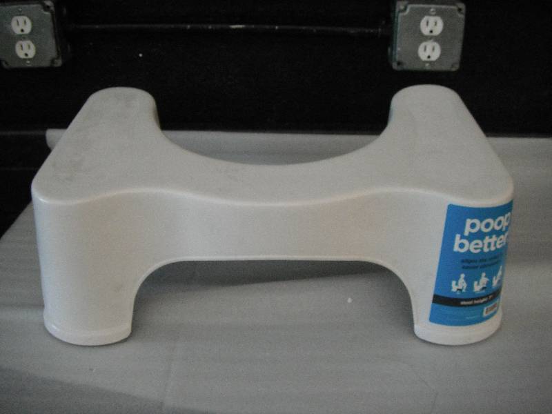 lot 99 image: Squatty Potty