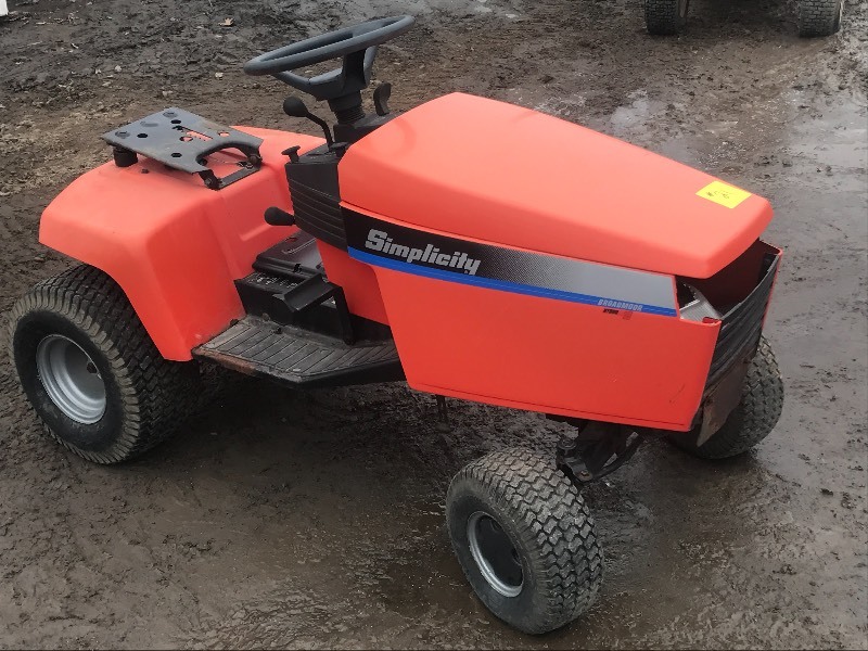 lot 21 image: Simplicity Broadmoor Lawn Tractor