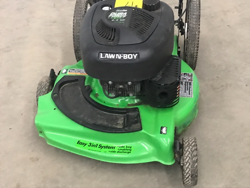 lot 17 image: Lawn Boy Lawn Mower