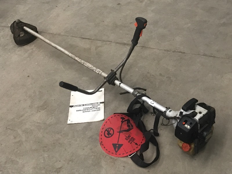 lot 23 image: Echo Commercial Trimmer
