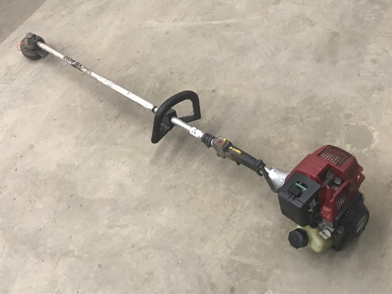 lot 24 image: Honda Grass Trimmer