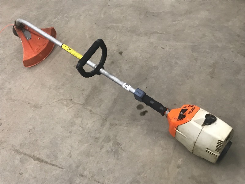 lot 25 image: Stihl Gass Trimmer