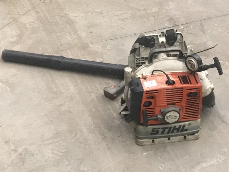 lot 31 image: Stihl BR420 Blower