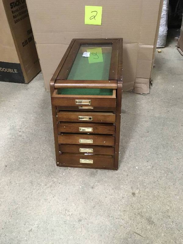 Castlecreek Collectors Cabinet Display Case open Box looks in new condition