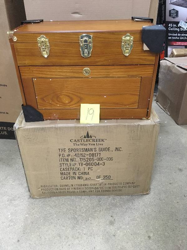 Castlecreek 4-Drawer Collectors Chest open Box looks in new condition