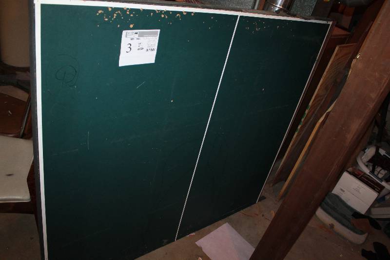 lot 3 image: Table Tennis Table Top w Net, Paddles
