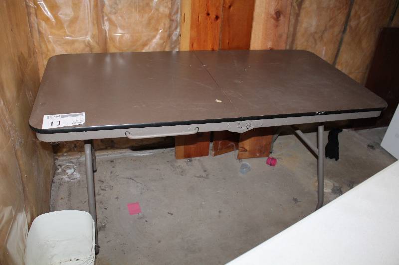 lot 11 image: Split Table