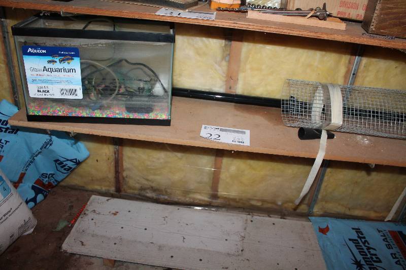 lot 22 image: Aqueon 5.5-Gallon Glass Aquarium w Accessories