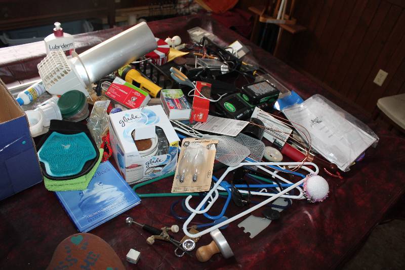 lot 73 image: Air Fresheners, Hangers, Light Bulbs, And More