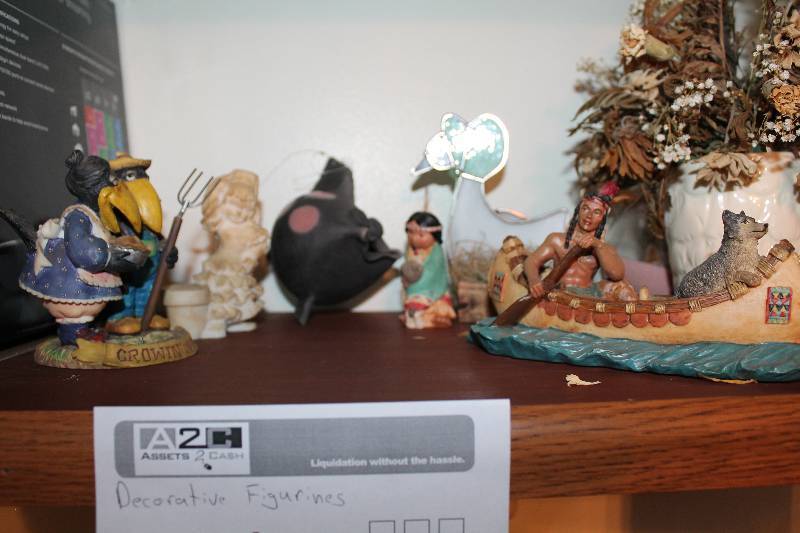 lot 44 image: Figurines, Table Dcor