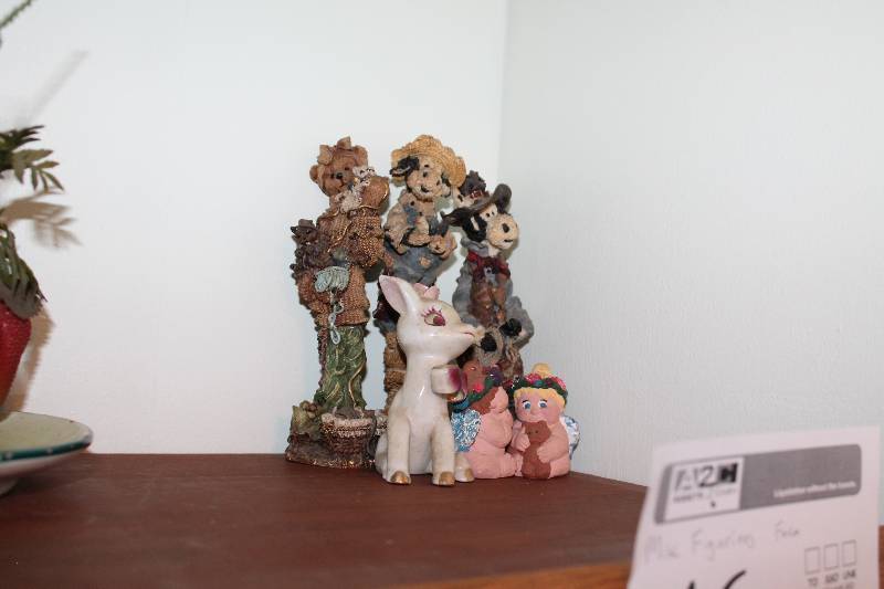 lot 46 image: Figurines, Table Dcor