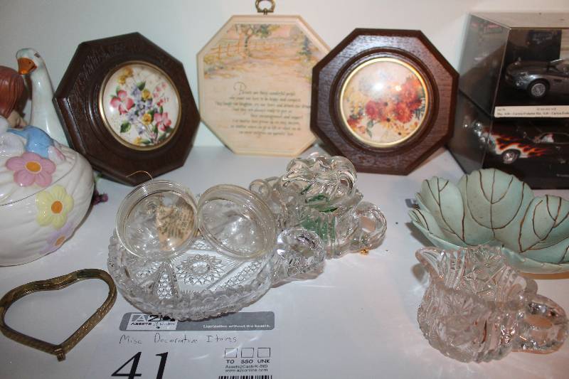 lot 41 image: Table, Wall Dcor
