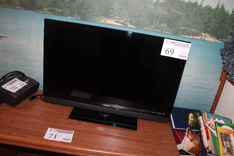 lot 69 image: Vizio 32in. Flat Screen HD TV