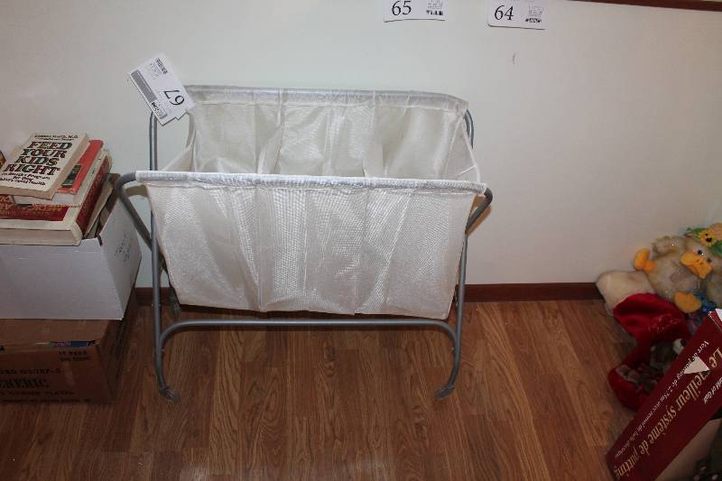 lot 67 image: Rolling Clothes Hamper