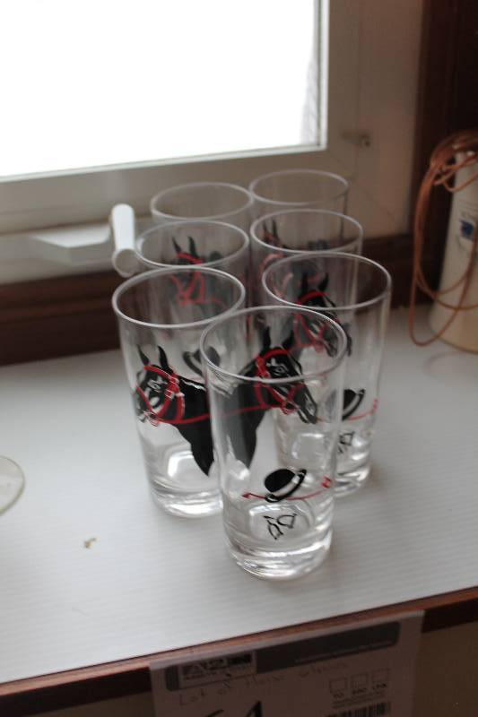 lot 64 image: Decorative Horse Glasses