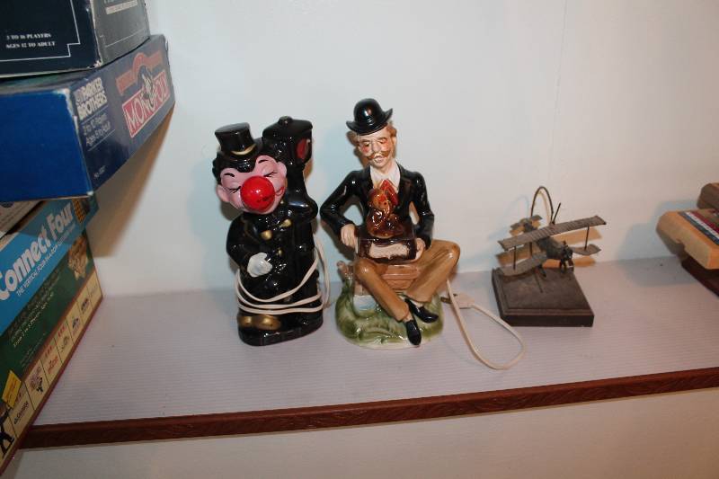 lot 51 image: Lot of (3) Collectible Table dcor