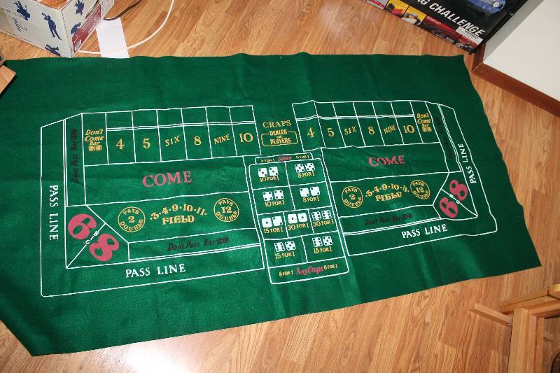 lot 49 image: Poker Card Set