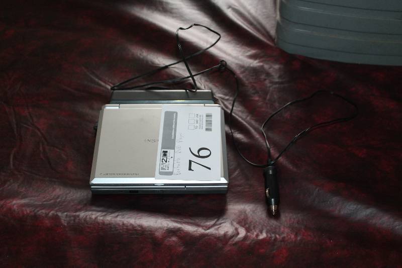 lot 76 image: Insignia DVD Travel Theater w Car Charger