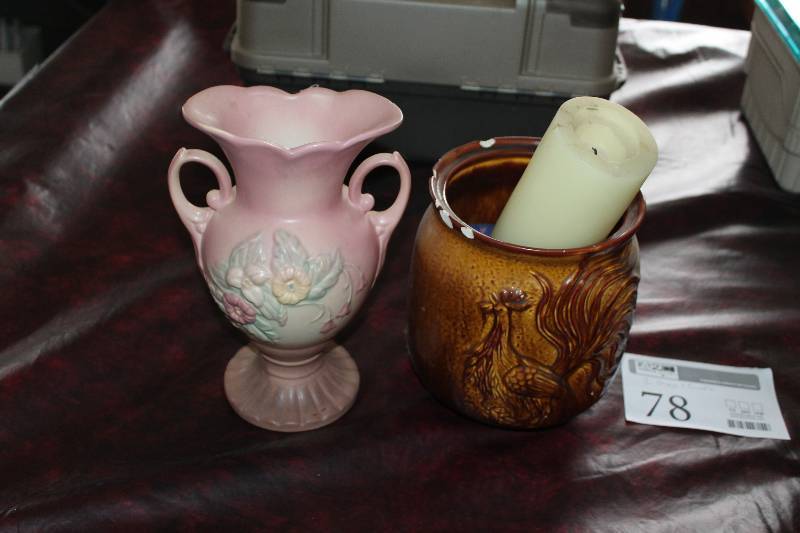 lot 78 image: Lot of (3) House Decorations - 2) Vases, 1) Candle