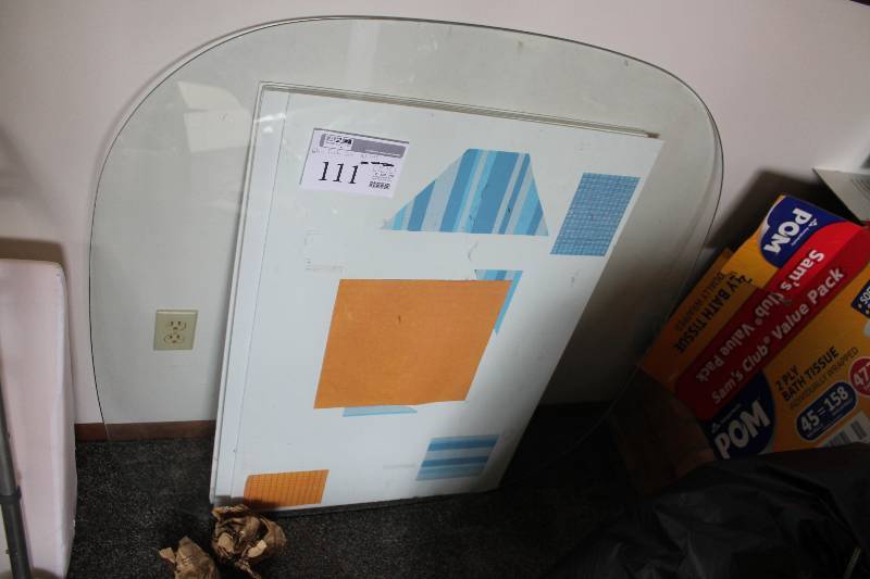 lot 111 image: Glass Table Top