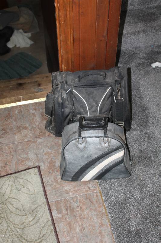 lot 114 image: Lot of (2) Bowling Balls w Bags