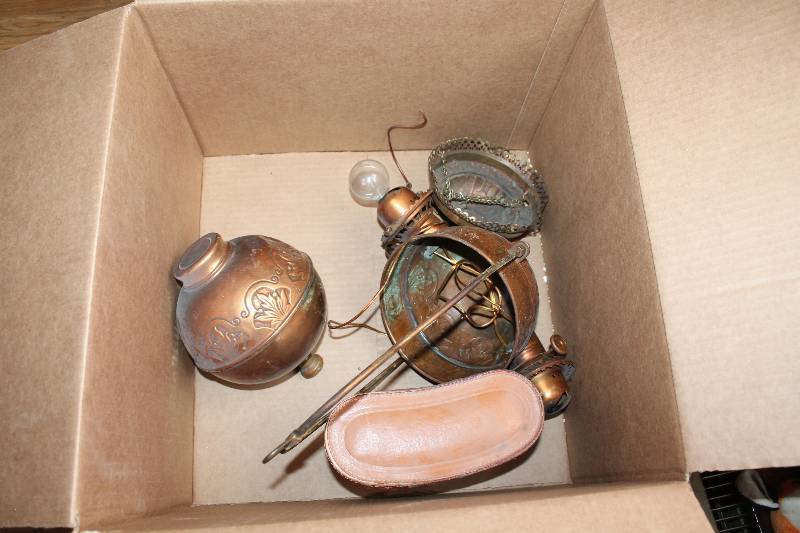 lot 119 image: Brass Lamp