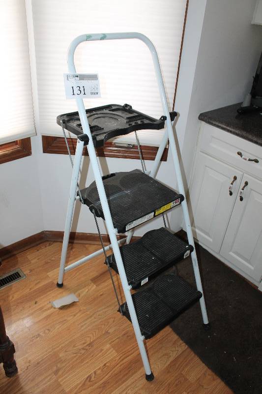 lot 131 image: 4-Step Step Ladder