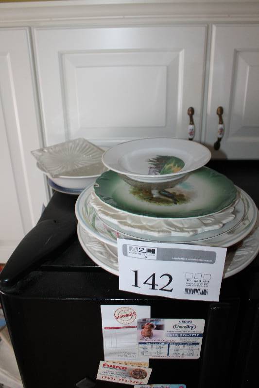 lot 142 image: Decorative Plates