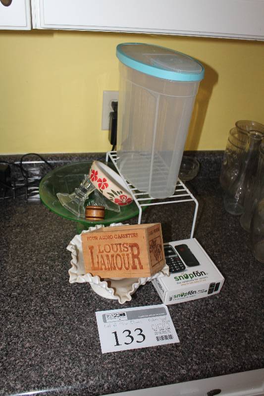lot 133 image: Snapfon, Tupperware, Table Dcor