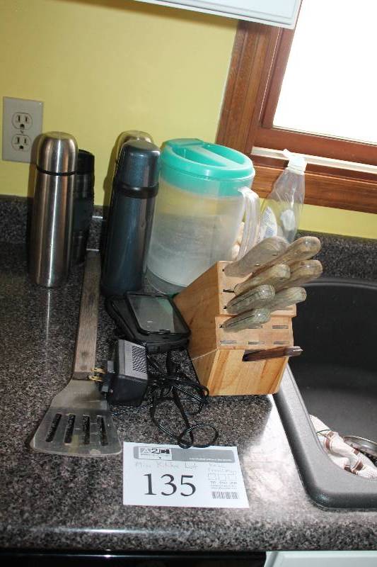 lot 135 image: Kitchenware - Knives, Travel Mugs