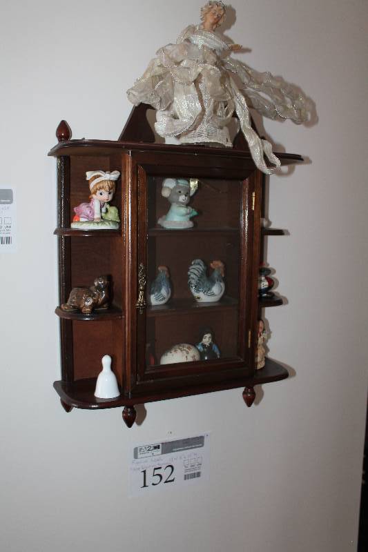 lot 152 image: Figurine Wall Mount Display Case
