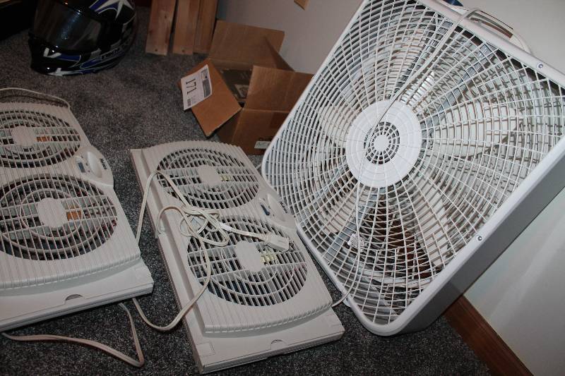 lot 172 image: Lot of (3) Fans - Lasko Box, Holmes Wall