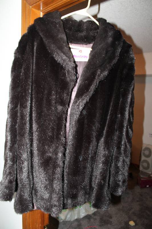 lot 176 image: Monterey Fashions Fur Coat