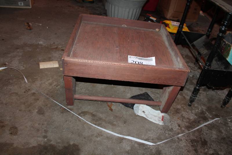 lot 208 image: Table