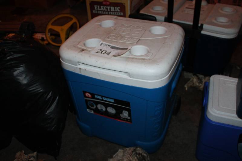 lot 204 image: Igloo 60qt. Ice Cube Cooler
