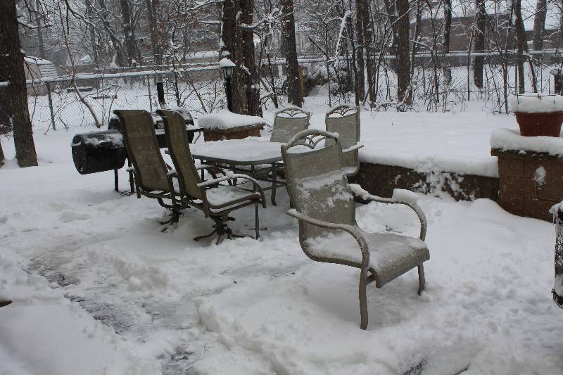 lot 225 image: Outdoor Glass Top Patio Table w 5-Chairs