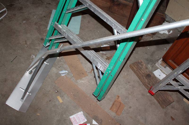 lot 216 image: Roof Rake