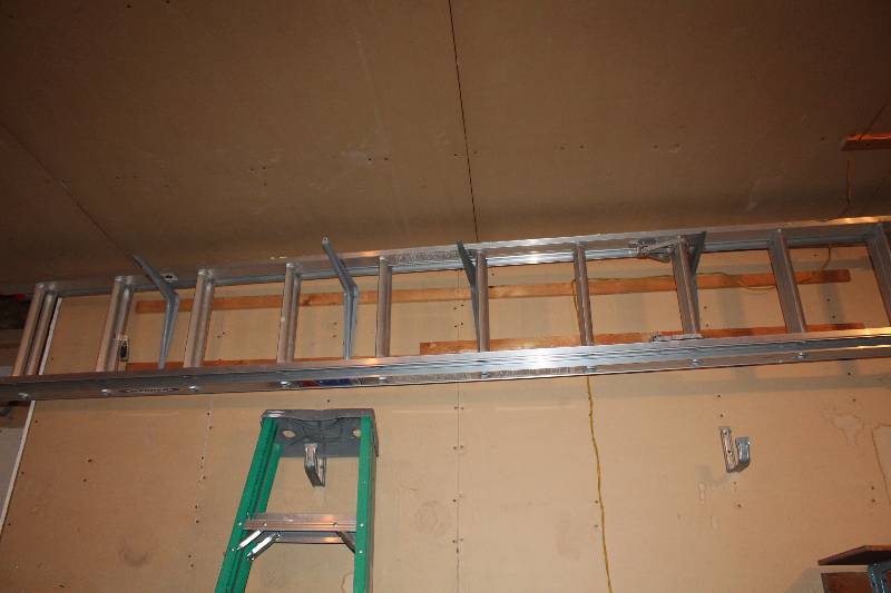 lot 214 image: Werner 20ft. Aluminum Extension Ladder