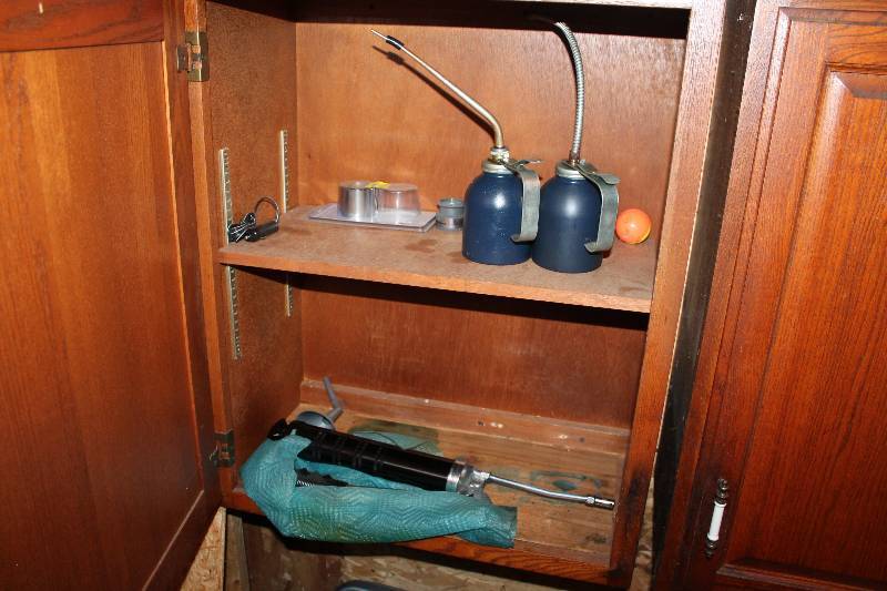 lot 188 image: Oil Cans, Grease Gun