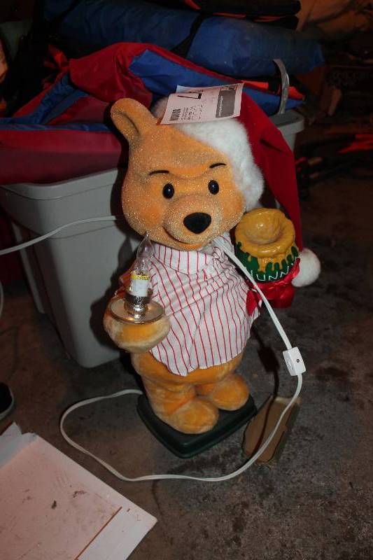 lot 197 image: Pooh Bear Table Lamp