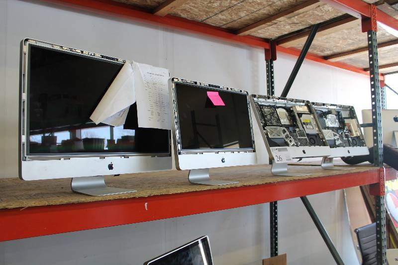 lot 26 image: Lot of (4) Apple iMac 27.5in. Computers - For Parts