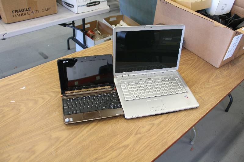 lot 51 image: Lot of (2) Computer Laptops - Acer Aspire One, Dell Inspiron 1525